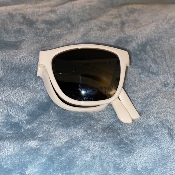 Burberry White Foldable Sunglasses-Like New! - Picture 4 of 10